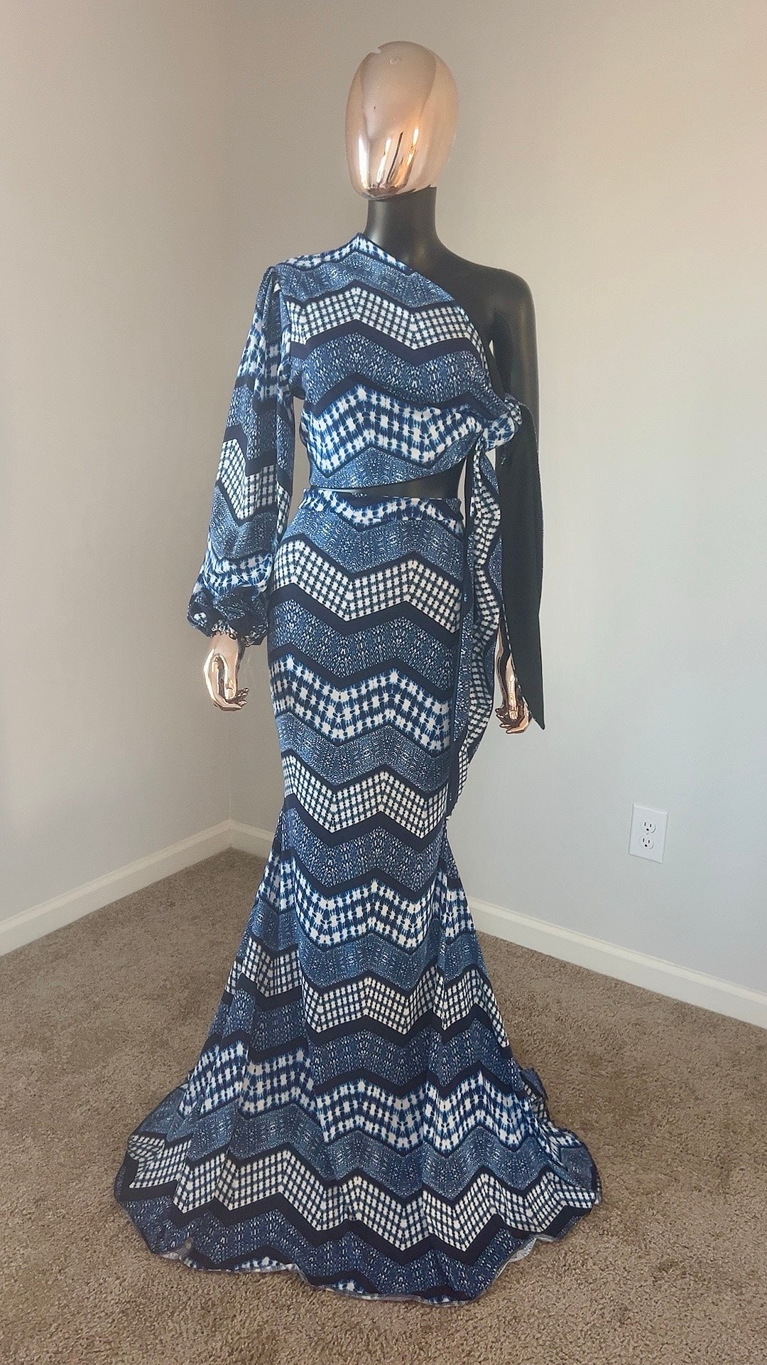 Mermaid shape Skirt w/ One Arm Crop Top