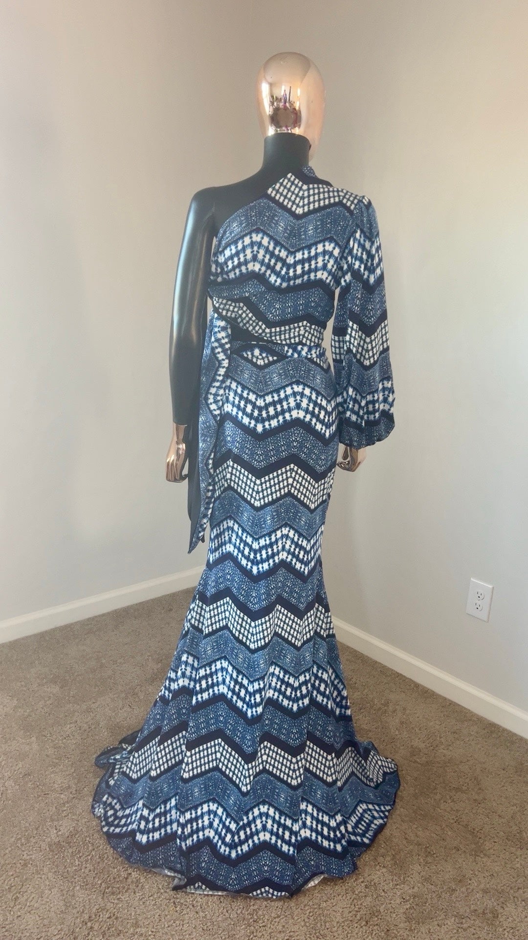 Mermaid shape Skirt w/ One Arm Crop Top
