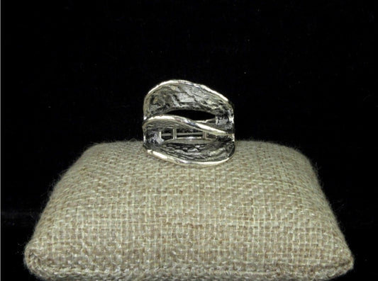 Hammered Silver Tone Wavy Layered Stretch Ring